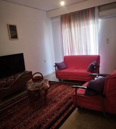 Spacious Family-Friendly 2BR Flat Near City Center