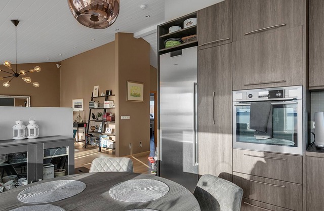 Spacious Family friendly house, in Reykjavik area