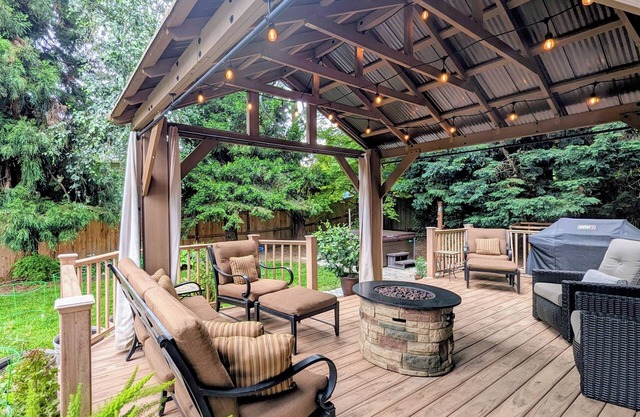 Spacious Family Friendly 3-bedroom House with AC, WiFi, Hot Tub, Play Structure