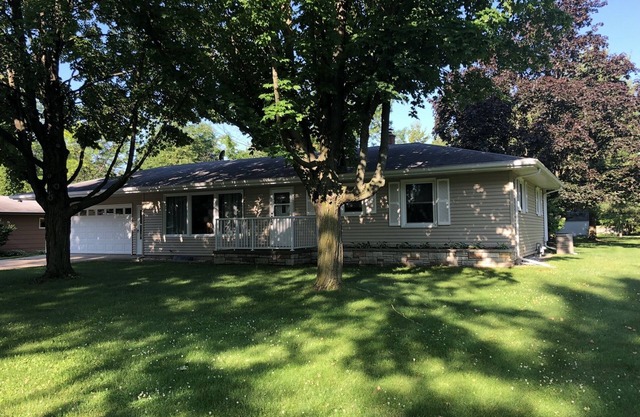 Spacious Family Getaway Walking Distance To Downtown Green Lake