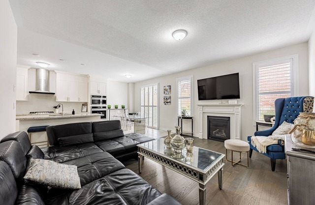 Spacious Family & Group Getaway | Near Thermea Spa & Durham College | Sleeps 10