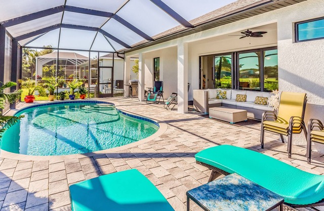 Spacious family home located on golf course w/ screened-in pool!