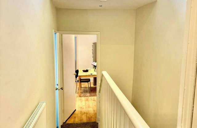 Spacious flat in Hammersmith 15min from center