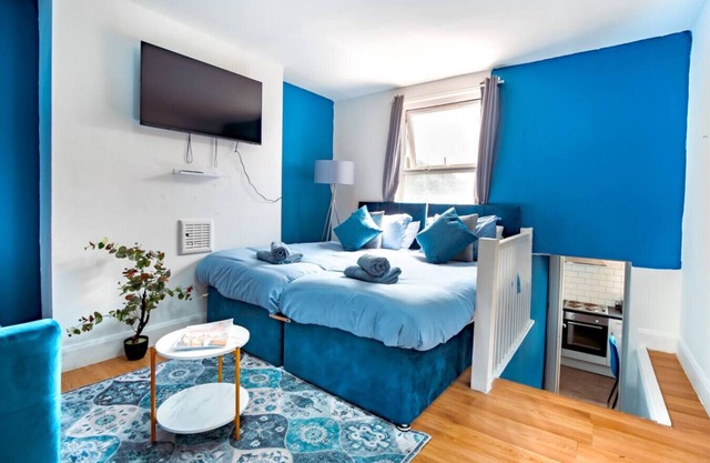 Spacious Flat - Moments To City Centre - Sleeps 4