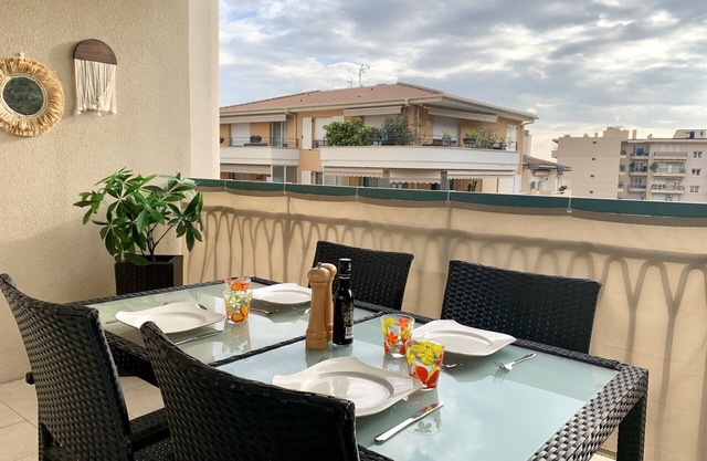 Spacious flat with garage - Menton city center