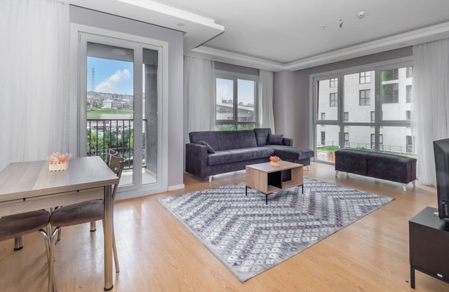 Spacious Flat with Shared Pool in Esenyurt