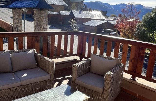 Spacious south-facing apartment with unobstructed view, easy access, parking in residence