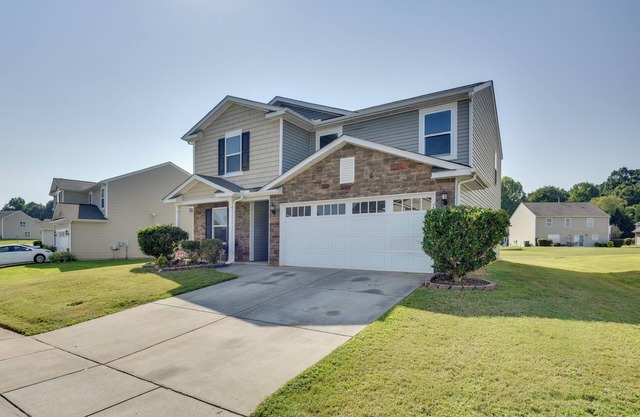 Spacious Gastonia Home w/Pool Access!