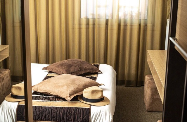 Spacious Good-Value Accommodation! Near Place du Rochasson! Pets are Allowed!