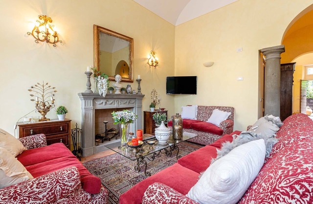 Spacious Ground Floor Apartment with Private Garden Inside the Walls of Lucca