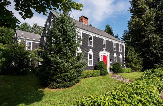Spacious, Historic Near Town, Parks and Beaches with Deck and Large Backyard