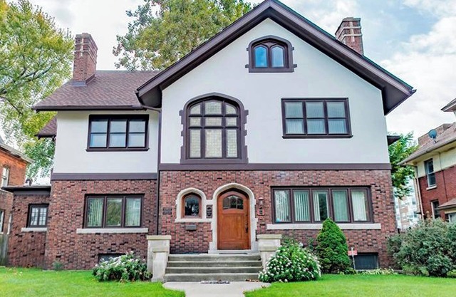 Spacious Historic Zacharias House w/o 3rd floor access, Sleeps 6.