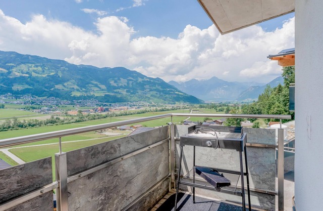 Spacious holiday flat, 4 km to the ski lift