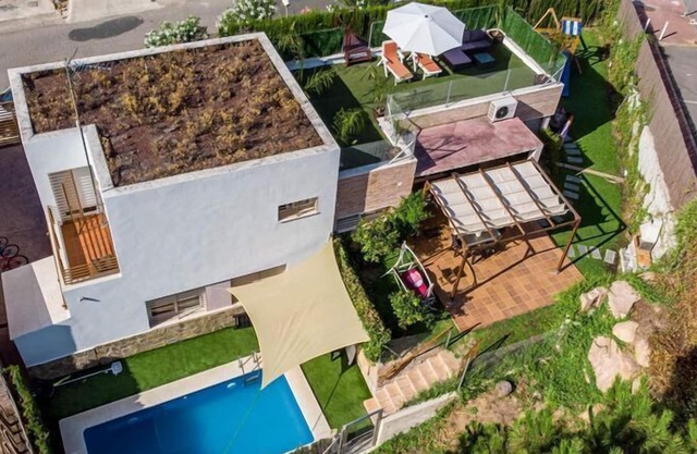 Spacious holiday home in Cordoba with private garden