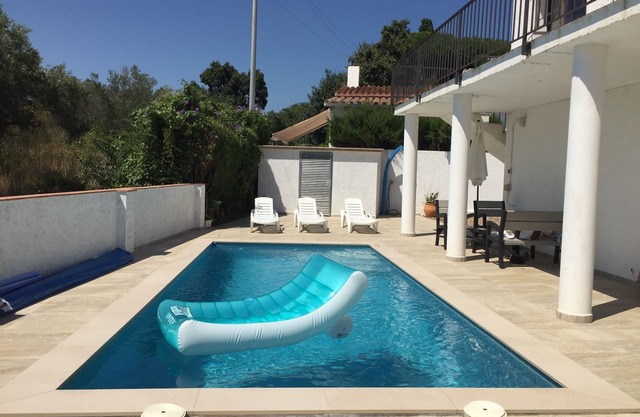 Spacious holiday home with private pool, internet, air conditioning