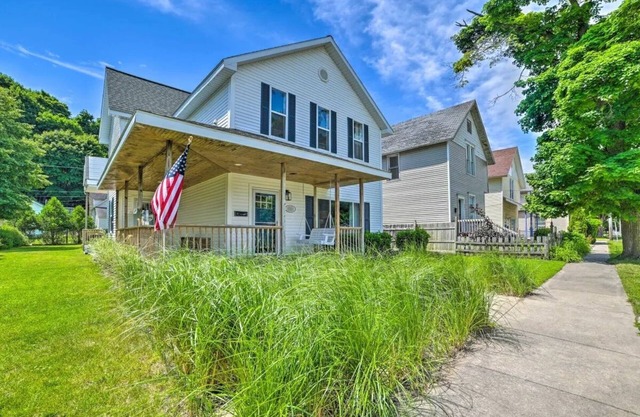 Spacious Home near Downtown, River Walk, and Beach