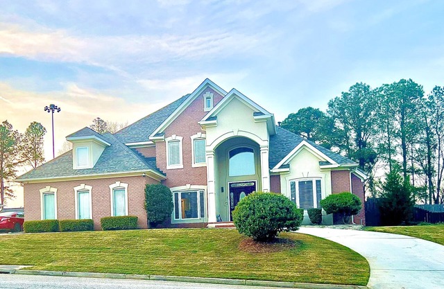 Spacious Home Only 2.8 miles from The Masters!