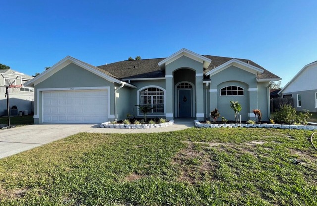 Spacious Home w/Heated Pool Smart TVs- Pool table