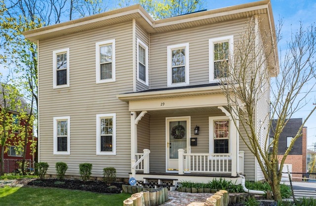 Spacious home walking distance to the Ohio State campus ft. off street parking