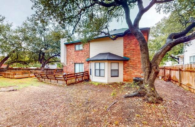 Spacious Home with Fireplace, Full Kitchen & Dog-Friendly Yard