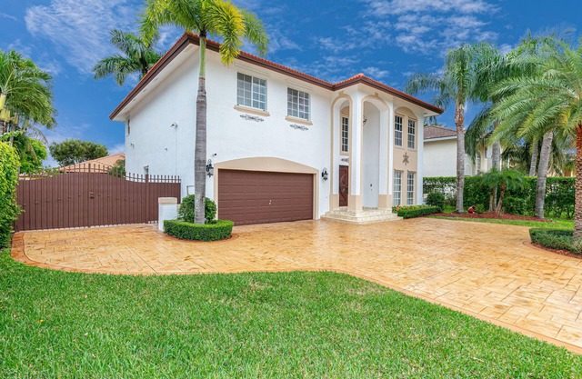 Spacious Home with NEW Luxury Pool and backyard!