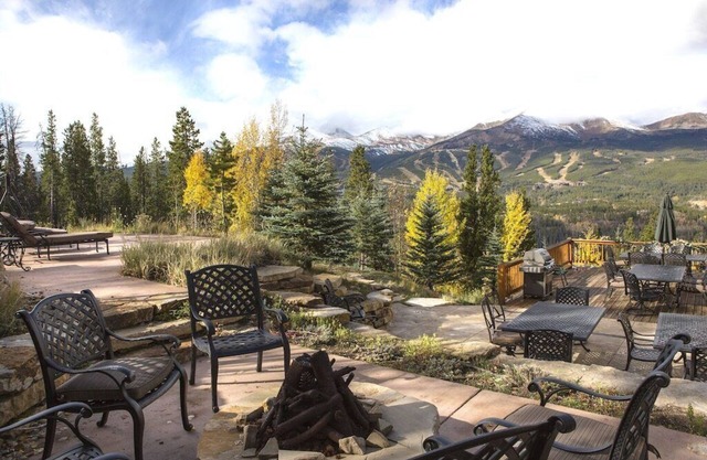 Spacious home with amazing views, hot tub, theater, game room and close to town!