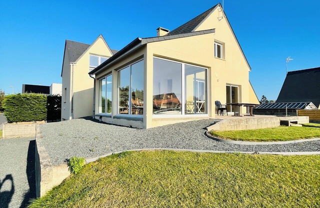 Spacious house near the sea