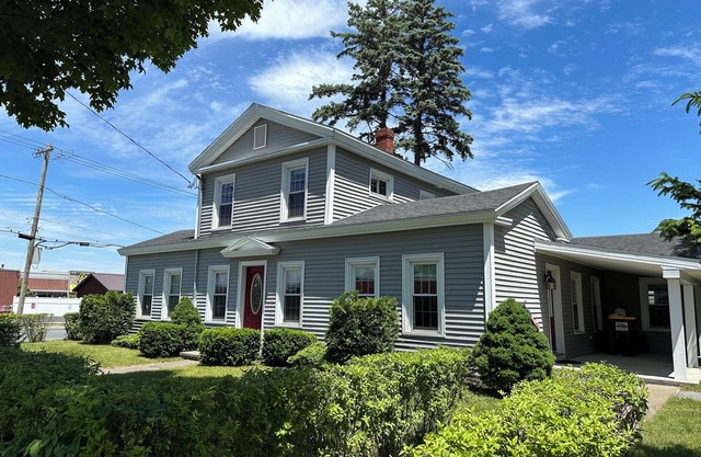 Spacious house in central SGF
