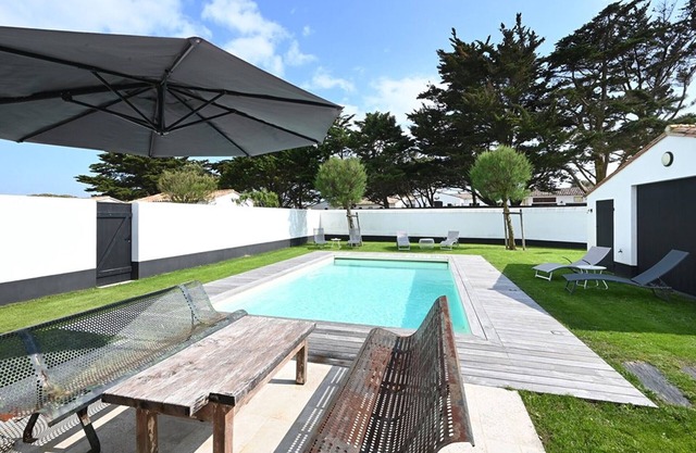 Spacious house in Ile de Ré with pool and parking