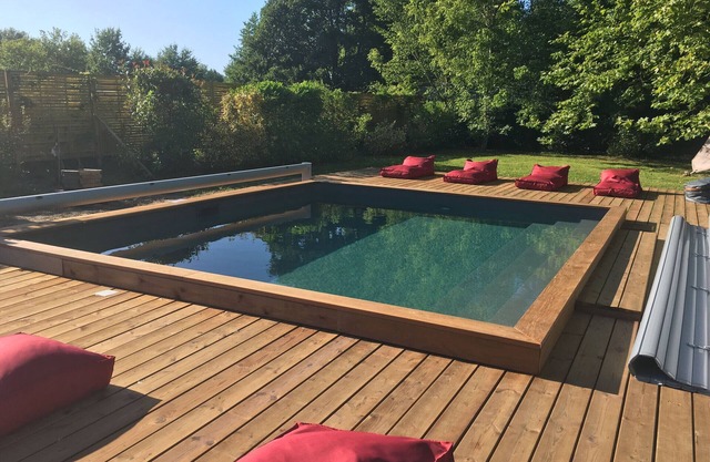 Spacious house near lake with private pool, perfect for 16 guests