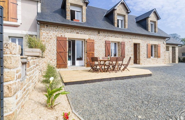 Spacious house with fireplace and terrace in Lolif, perfect for families