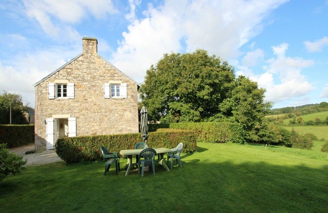 Spacious house with fireplace and garden in Bricquebec