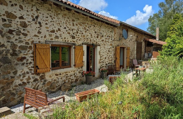 Spacious house with private garden in Massignac