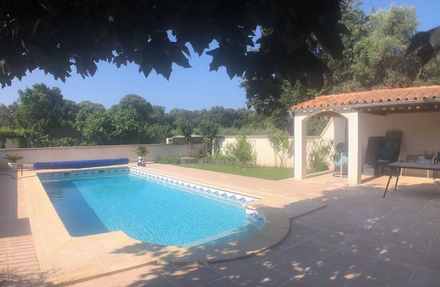 Spacious house with pool 5min from Uzès