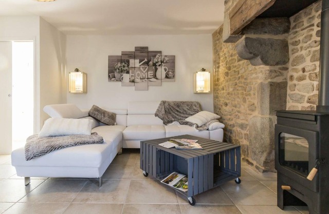 Spacious house with terrace and enclosed garden, near Granville