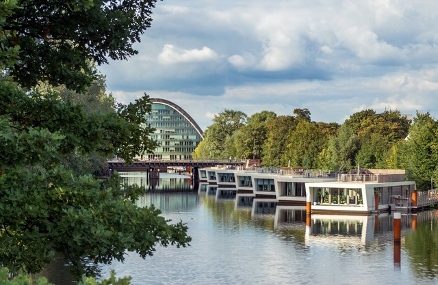 spacious houseboat - bungalow with roof terrace "downtown" Hamburg