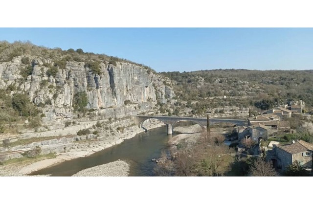 Spacious "la falaise" house in the beautiful listed village of Balazuc