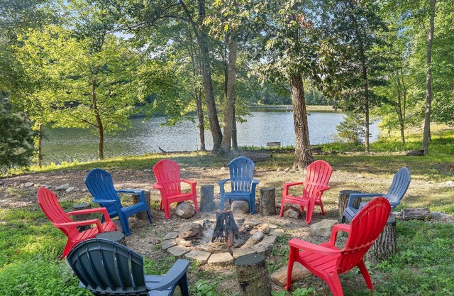 Spacious Lake House - Walk to the A.T.!