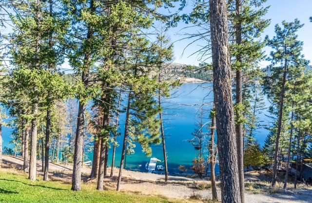 Spacious Lakefront Home with Private Hot Tub, Kayaks, Canoes & Dock