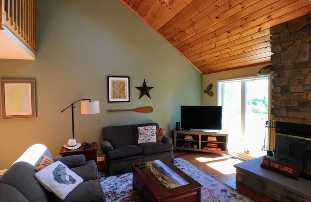 Spacious, Light-Filled Townhouse in Bolton Landing on Lake George