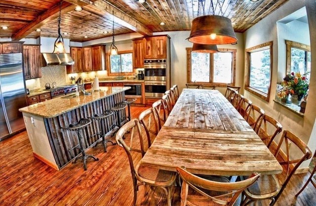 Spacious & Luxurious 8-Bedroom Retreat in Downtown Winter Park on Vasquez Creek