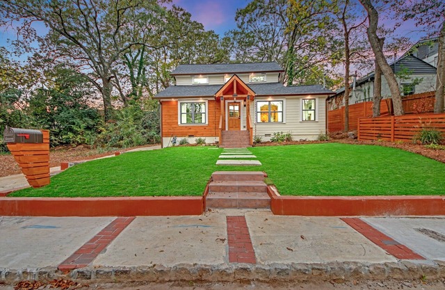 Spacious Modern Cottage with 5 Bedrooms Close to Airport,