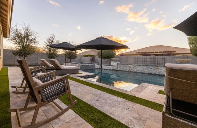 Spacious Monthly Stay: Heated Pool, Spa, Sleeps 14