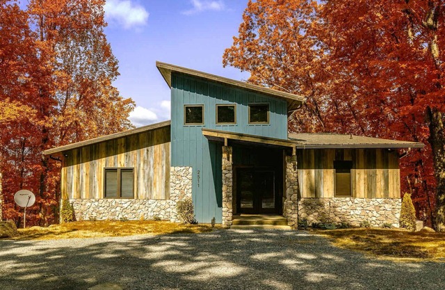 Spacious Mountain Chalet with Private Pool