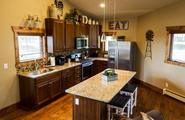 Spacious mountain condo. Awesome views, Jacuzzi Tub.