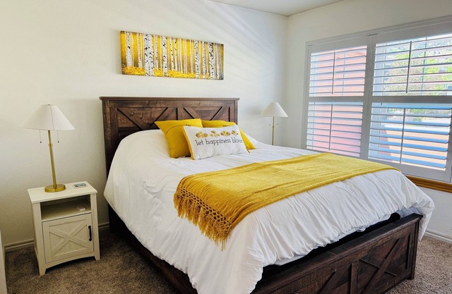 Spacious North Boulder Townhome w/Theater Room & Ensuite Baths for Month+ Stays