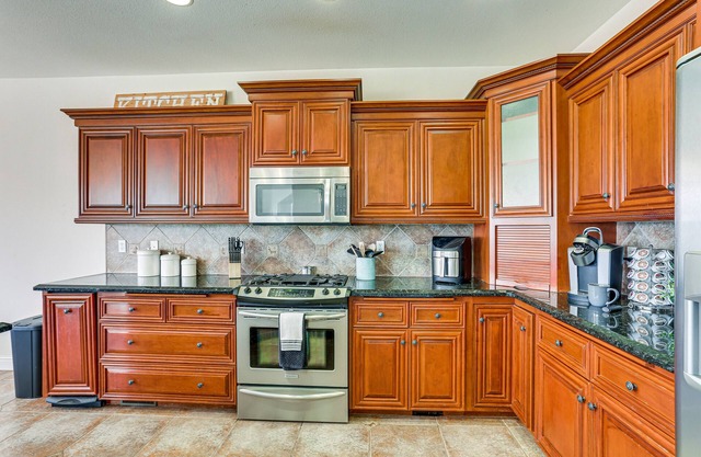 Spacious Oak Run Home w/Panoramic Mountain Views!