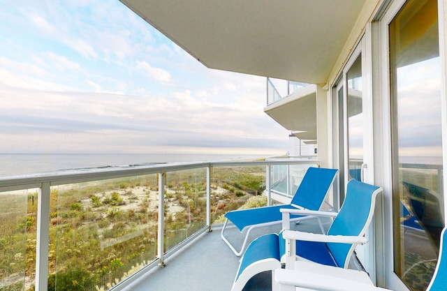 Spacious Oceanfront Condo with 2 Balconies, WiFi, Central AC & Shared Pool
