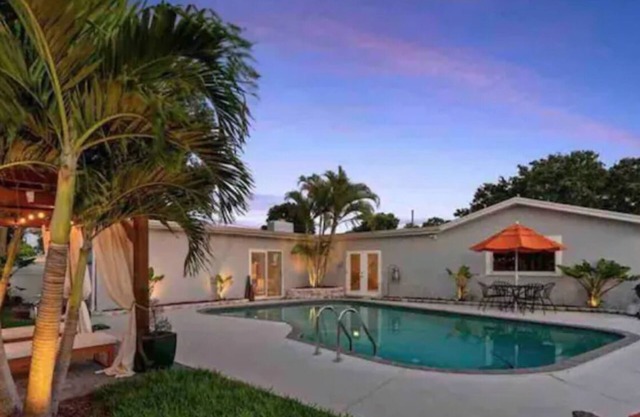 🏖 Spacious Pool Home | 3 Min from Beach 🌴