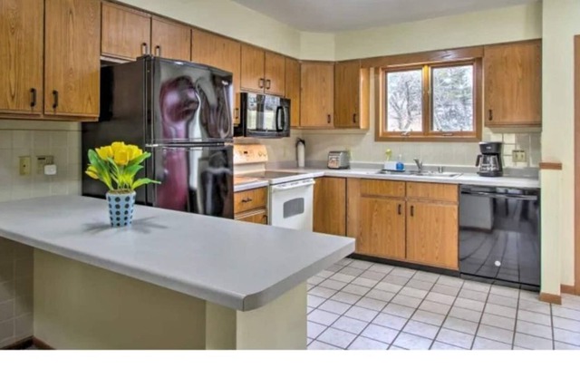 Spacious Private Condo Full Kitchen